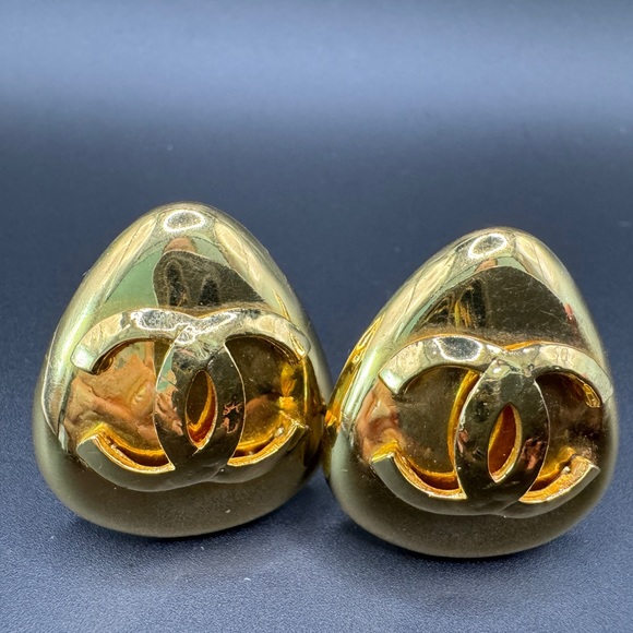 ‼️FINAL PRICE‼️  LOT 354 24K gold plated Chanel vintage clip on earrings - Picture 6 of 12